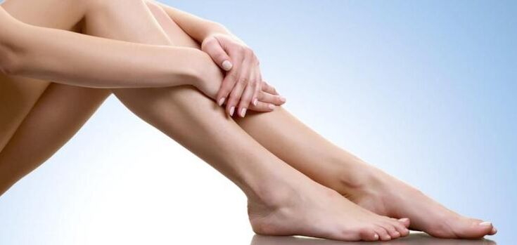 Υγιή γυναικεία πόδια